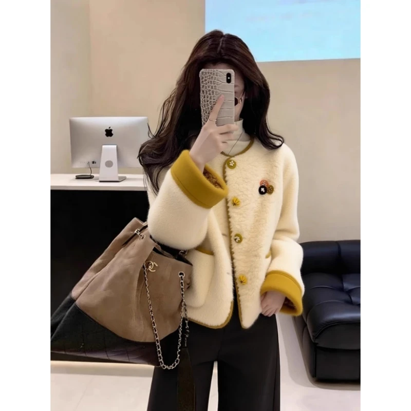 白色毛绒外套女冬季小众不撞款巨好看气质高端小香风上衣加厚871