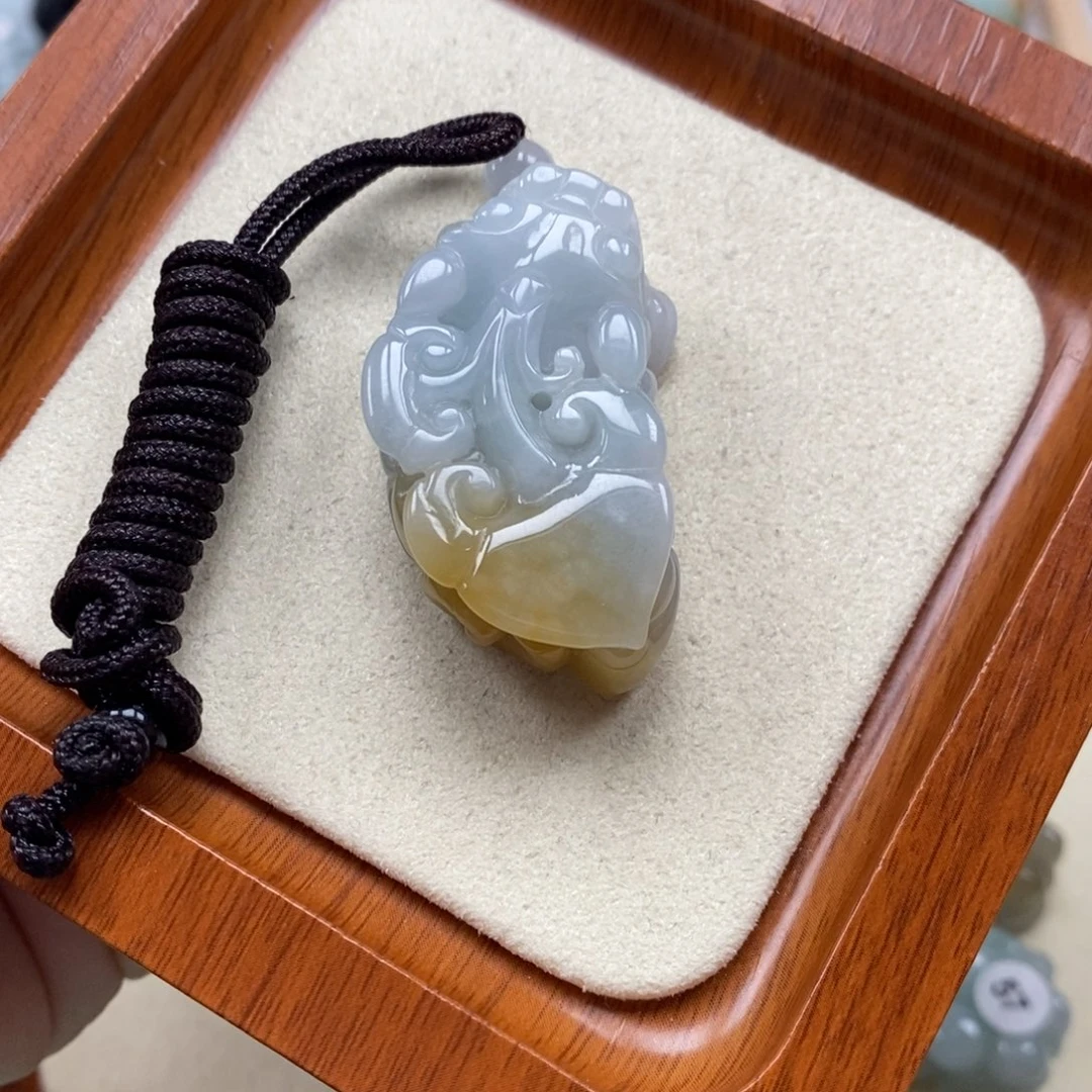 翡翠未镶嵌颈饰如意貔貅