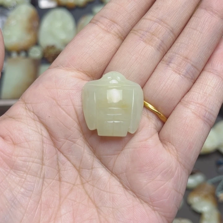 岫岩老玉（透闪石质玉）颈饰未镶嵌哦