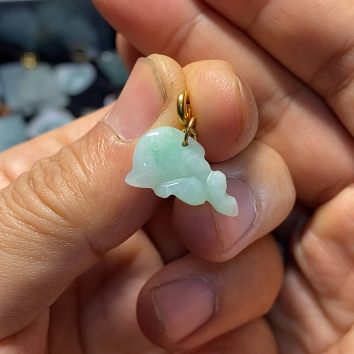 翡翠未镶嵌颈饰天然缅甸翡翠A货海豚吊坠