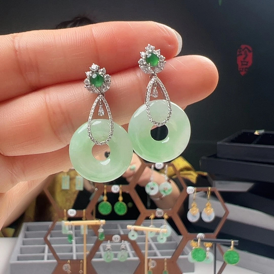 18K金镶嵌翡翠耳饰