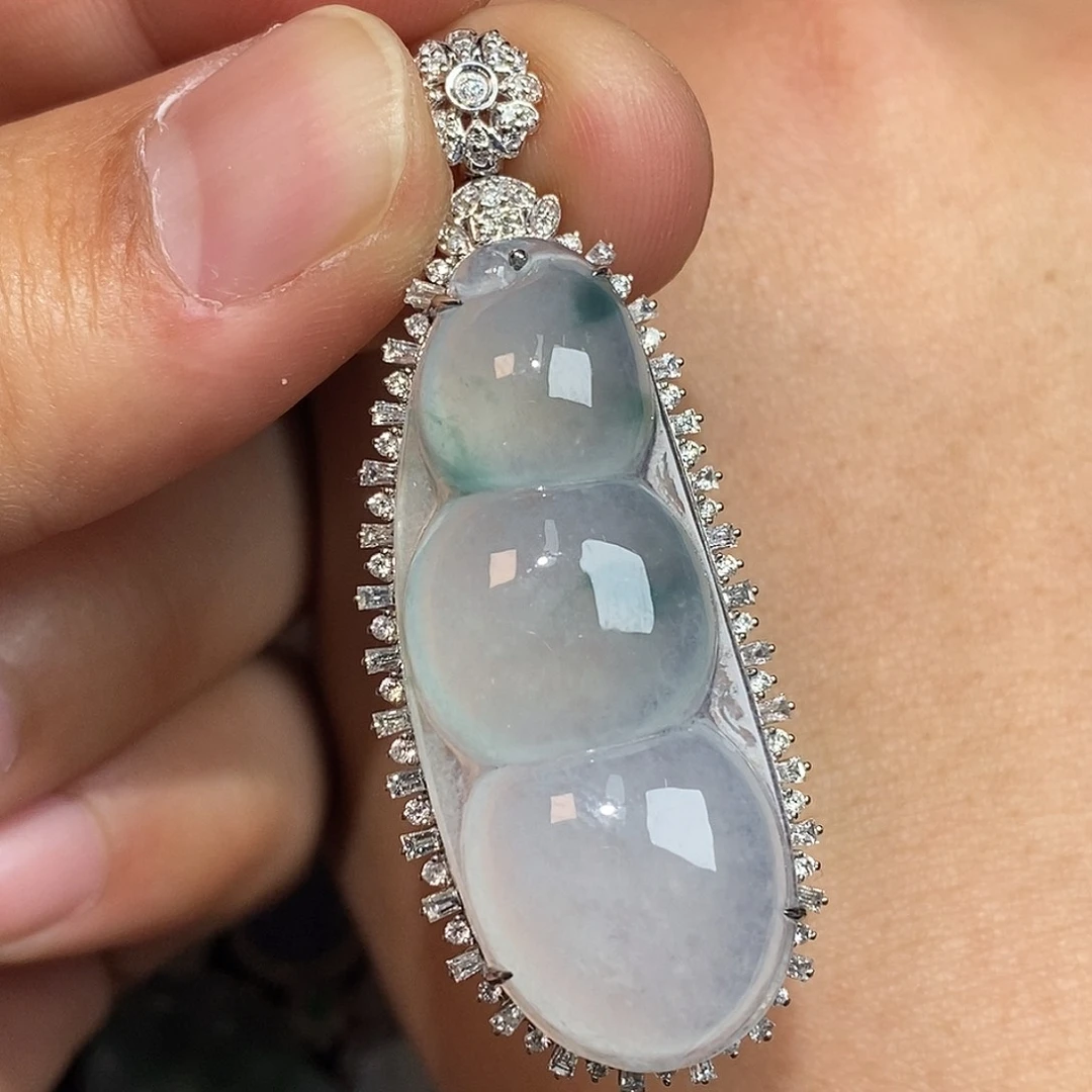 翡翠颈饰18K金镶嵌豆