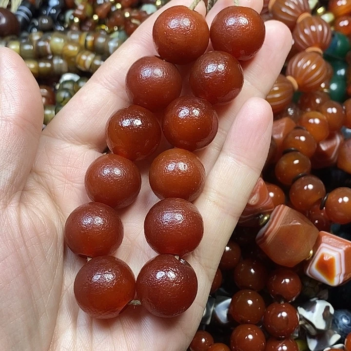 未镶嵌颈饰玛瑙/玉髓所**成