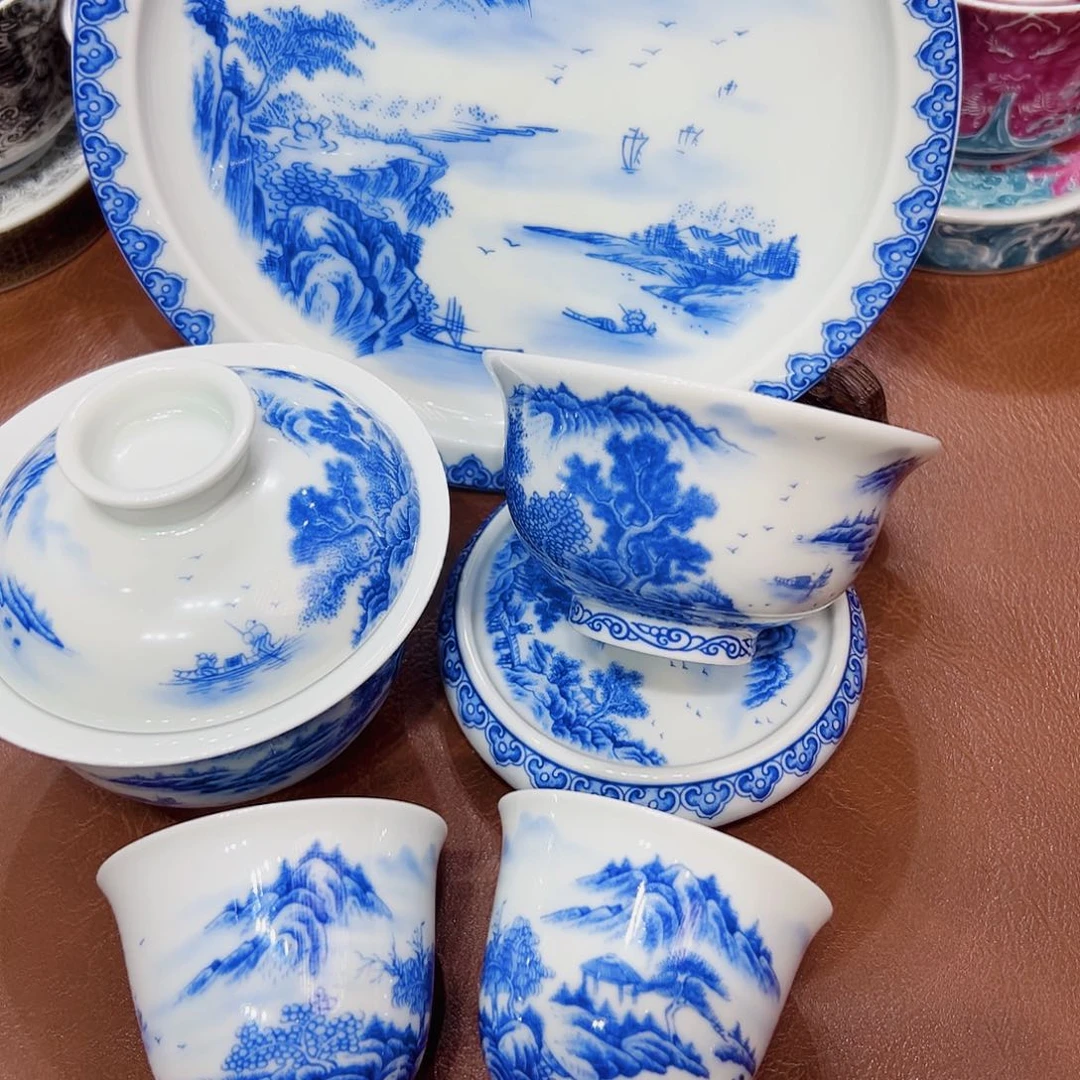 摆件景德镇陶瓷艺术展演厅及景德镇市