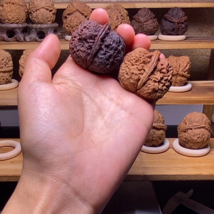 把件桃核25。