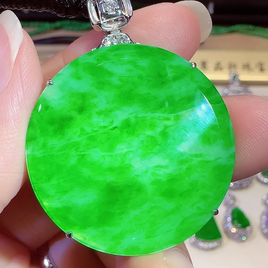 翡翠18K金镶嵌吊坠(赠链)