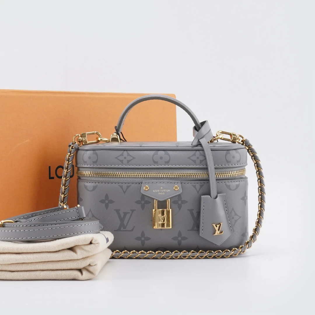 95新 LouisVuitton/路易威登 【白菜】Pouch灰 化妆包/BGK109860005