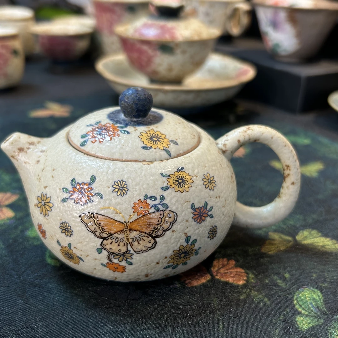 蝶恋花火石红釉西施壶