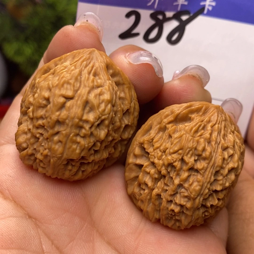 文玩核桃吊坠南疆石。全品边32。