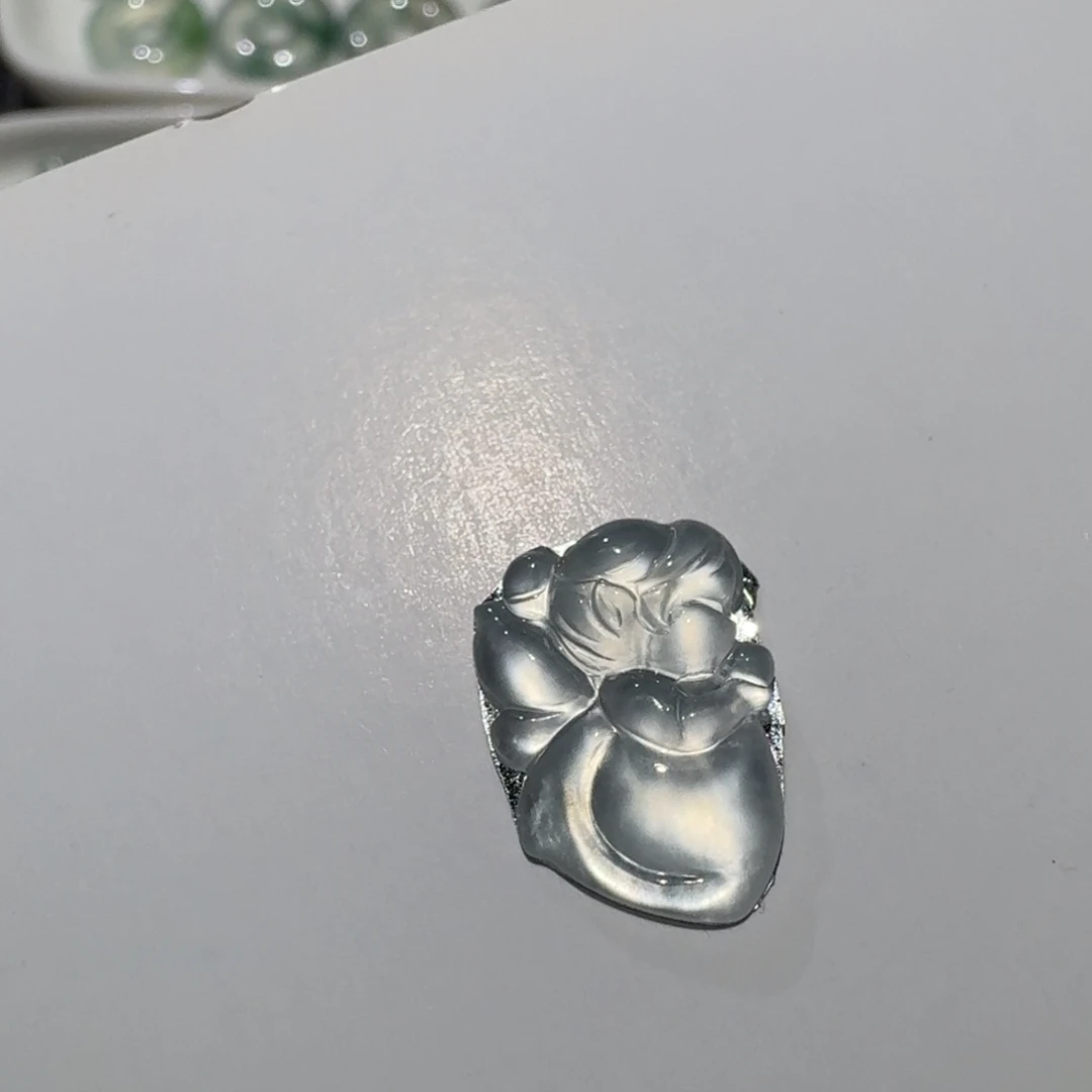 翡翠未镶嵌颈饰仙子