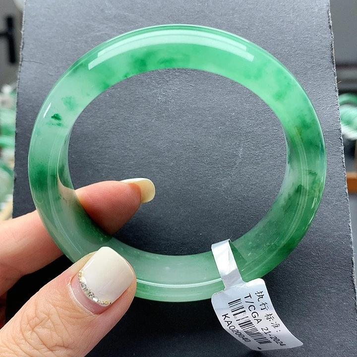 姐***丽石英质玉未镶嵌手镯