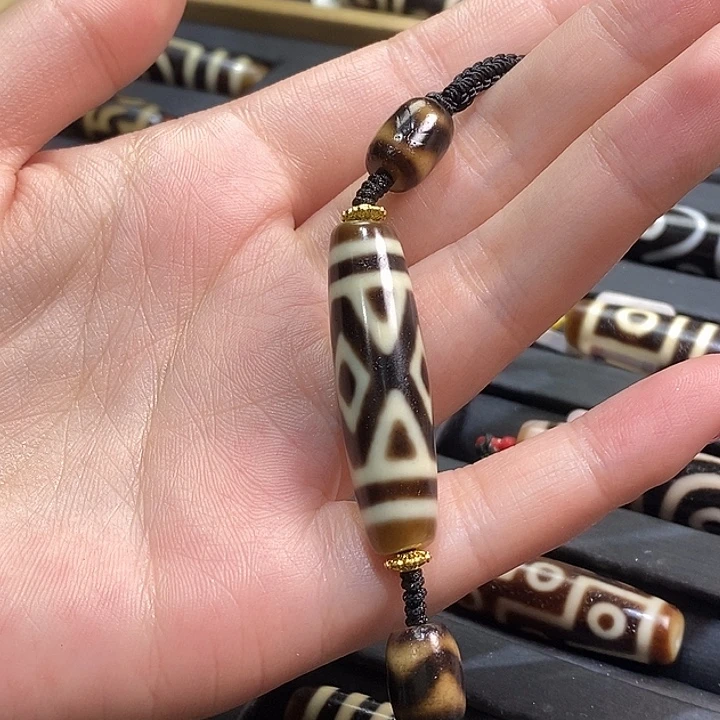 乐***扣玛瑙/玉髓（覆膜）未镶嵌颈饰