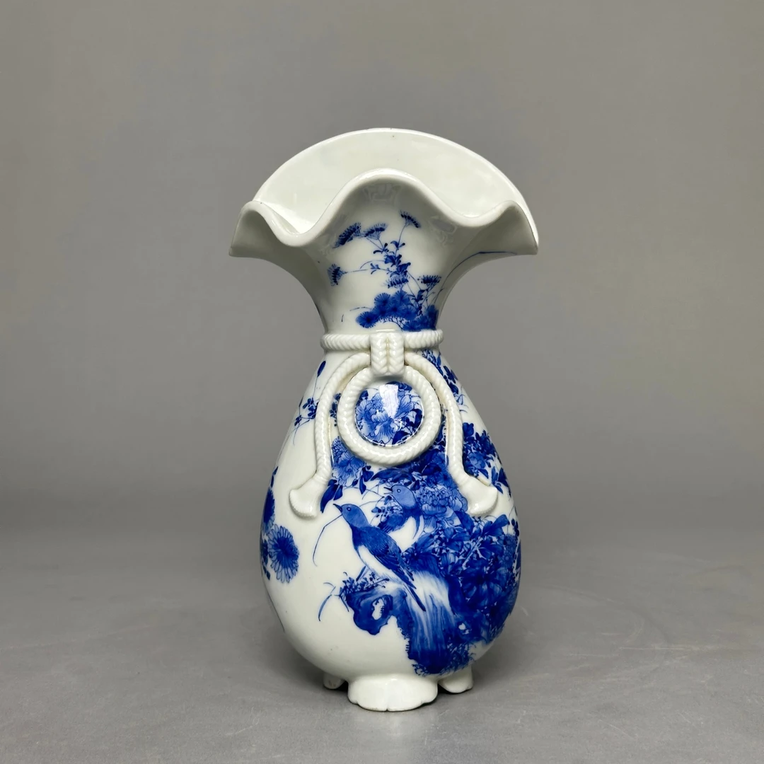 【拍卖】Lot.2403 青花花鸟纹花囊形壁瓶