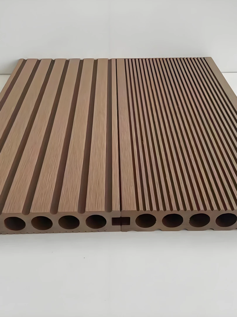 厂家直销露台栈道一代圆孔拉槽塑木地板塑木户外地板（咨询后下单）