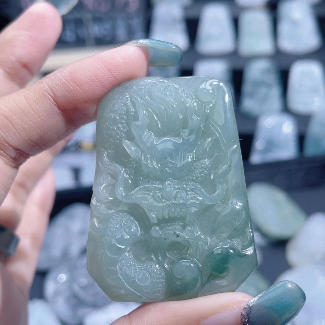 翡翠未镶嵌颈饰龙牌