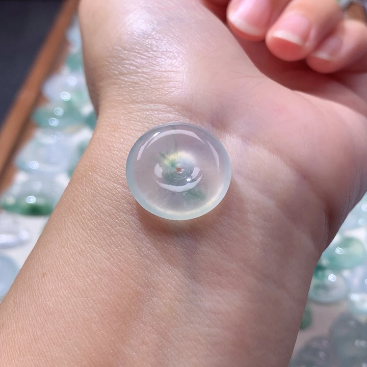 颈饰未镶嵌翡翠冰种飘花平安扣