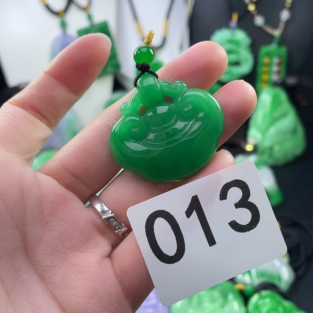 翡翠未镶嵌吊坠(赠链)