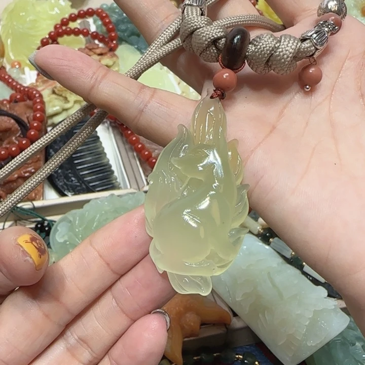 未镶嵌蛇纹石玉吊坠