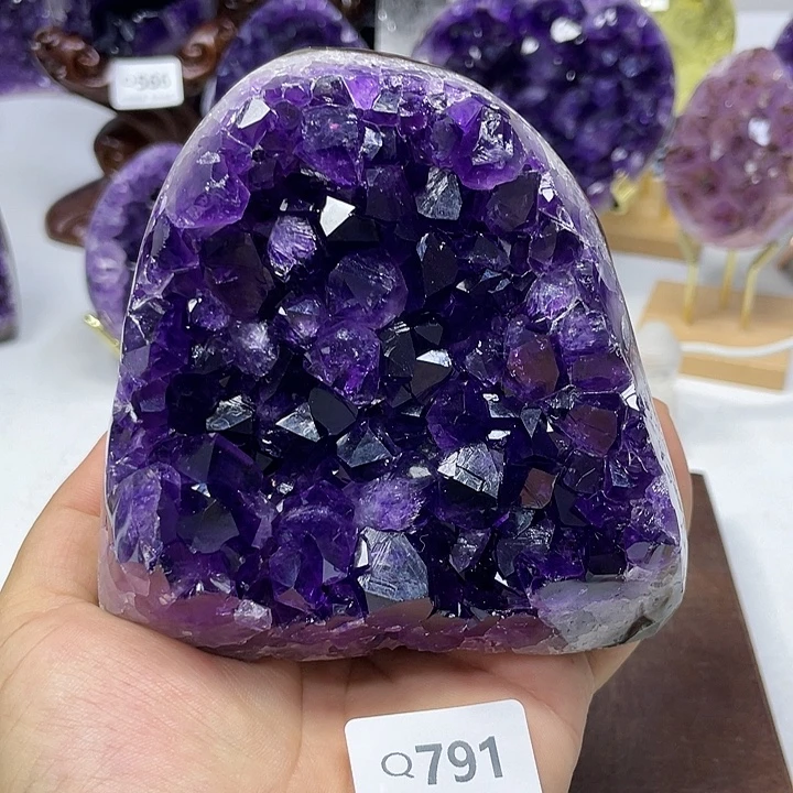 未镶嵌水晶大型摆件（非配饰）