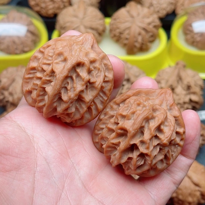 文玩核桃吊坠曹大龙狮子