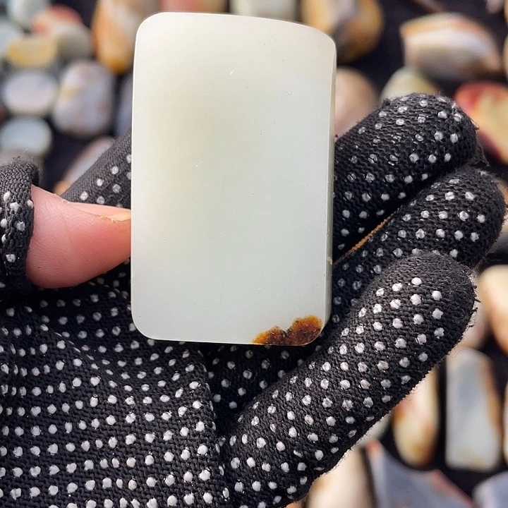 和田玉未镶嵌把件