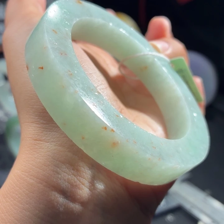 定制翡翠未镶嵌翡翠手镯