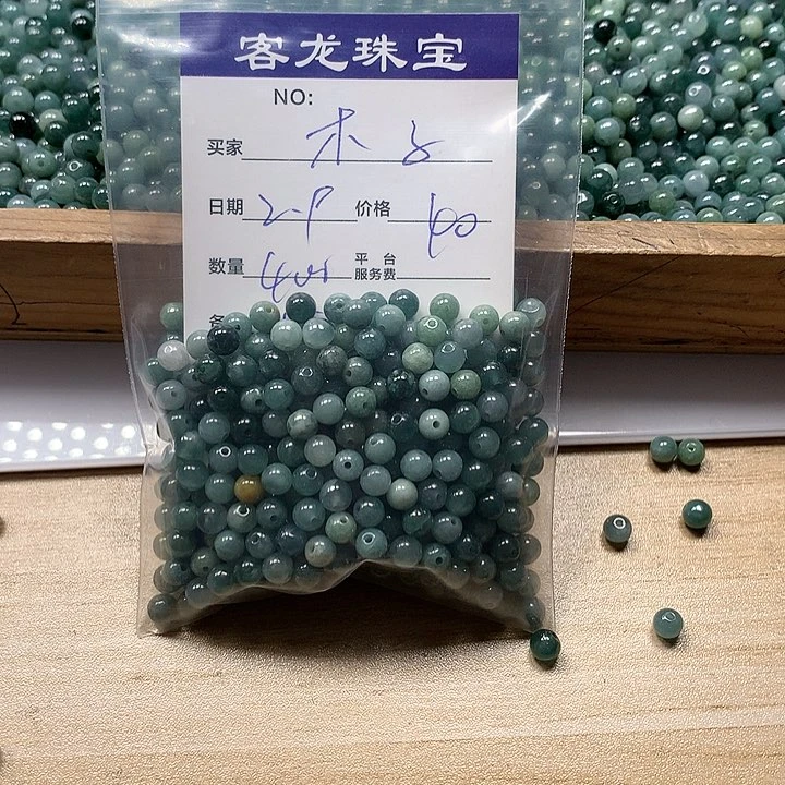 翡翠颈饰未镶嵌木*