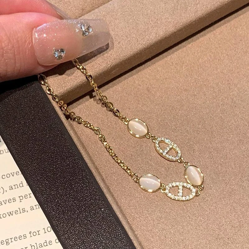 「千金归来」猪鼻子爆闪金色手链女2025新款轻奢高级感精致百搭手饰