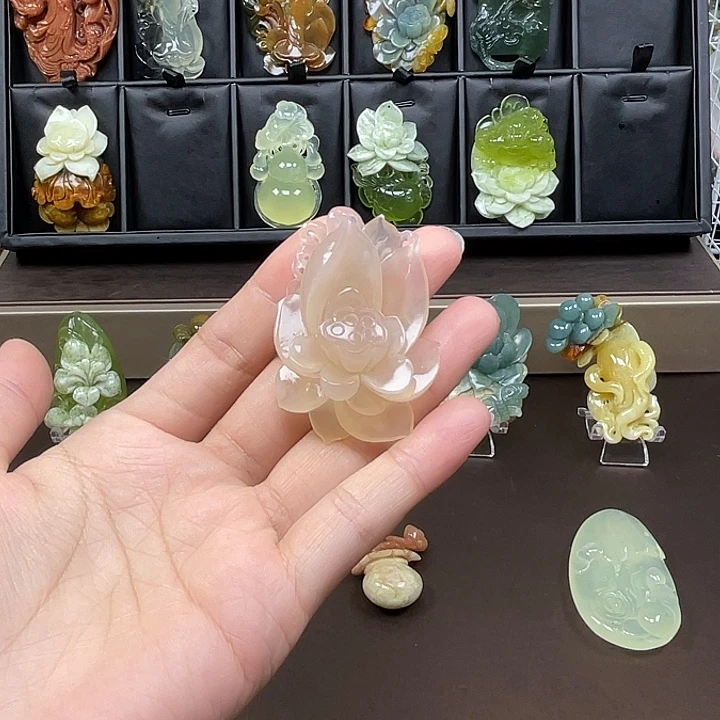 安****未镶嵌蛇纹石玉吊坠(不含链)