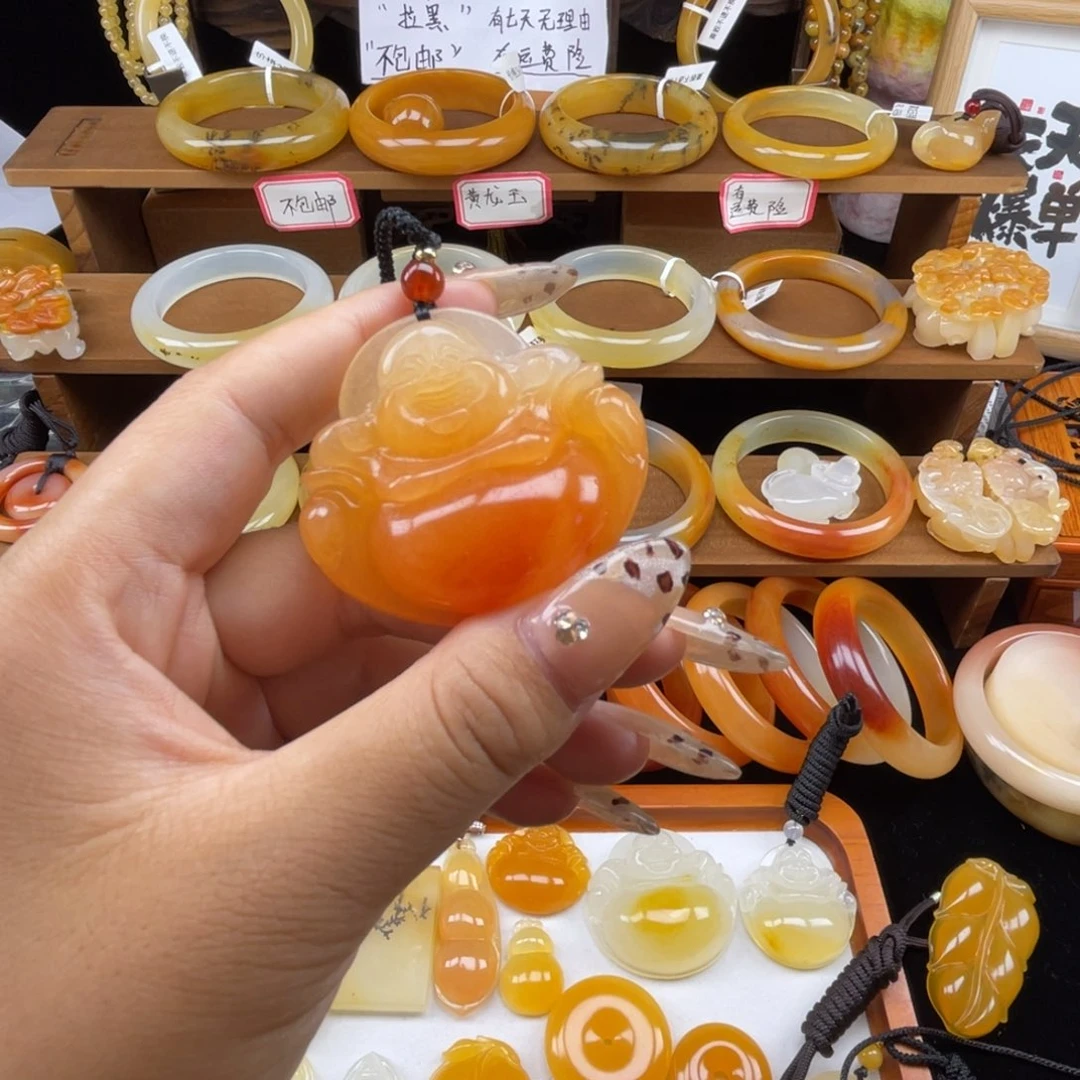 石英质玉（黄龙玉）未镶嵌颈饰