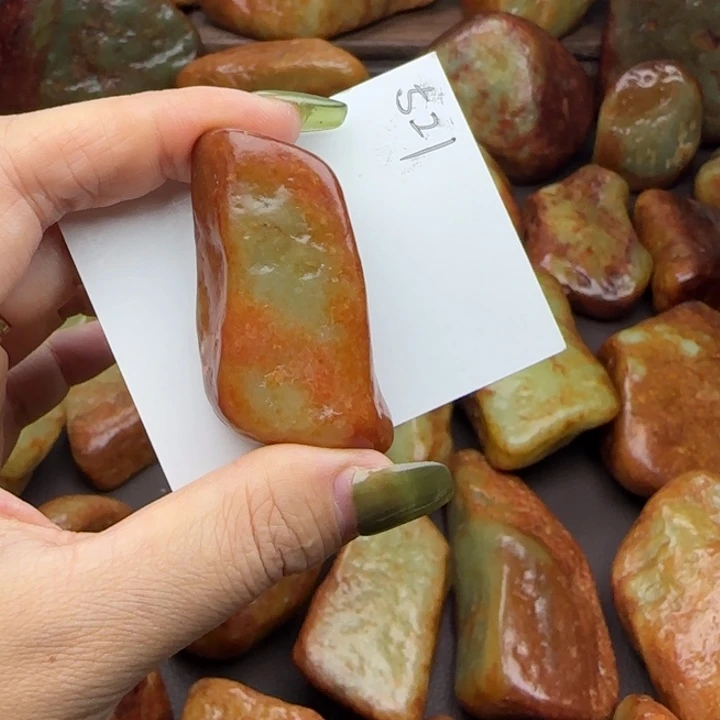 透闪石质玉未镶嵌珠宝奇石