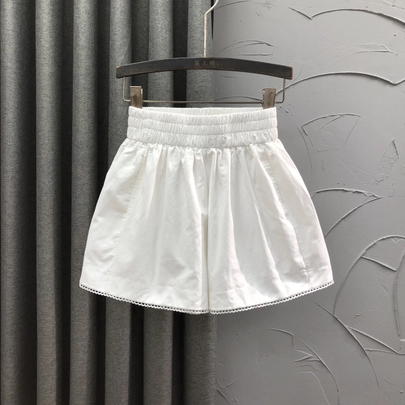 白色松紧腰休闲短裤女2025年夏天时尚洋气宽松凉爽A字阔腿热裤潮