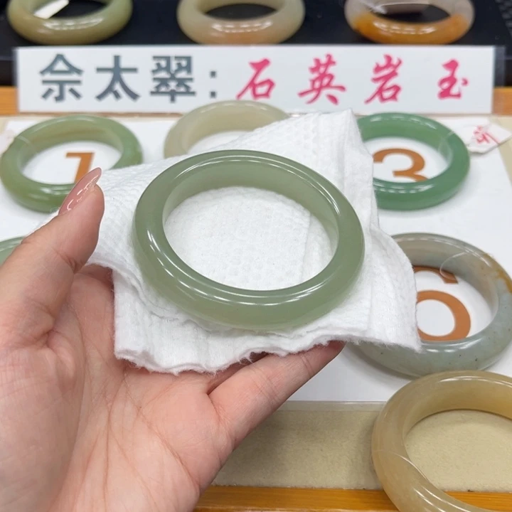 未镶嵌手镯石英质玉童**澜