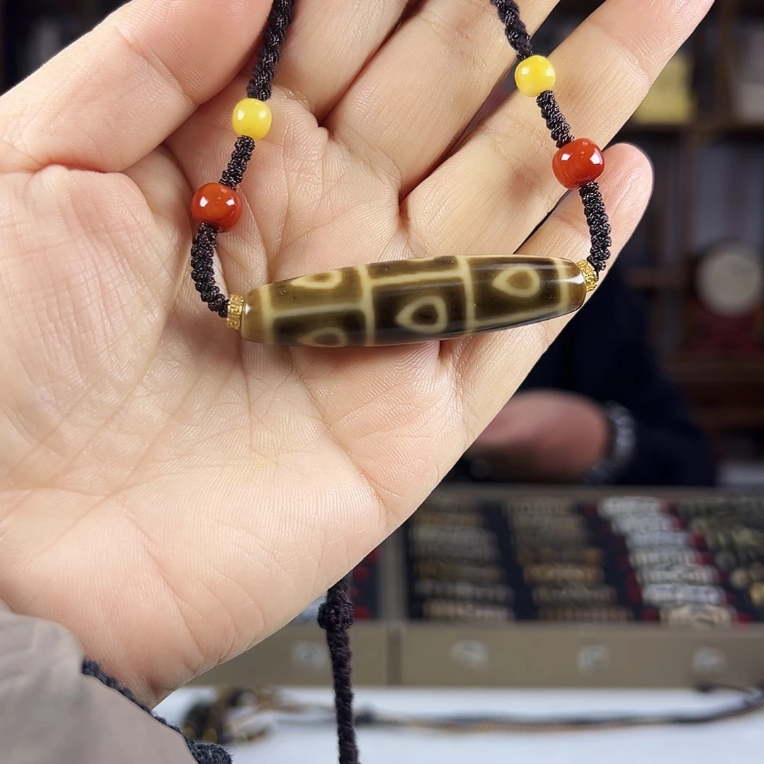 玛瑙/玉髓合金颈饰～张魁