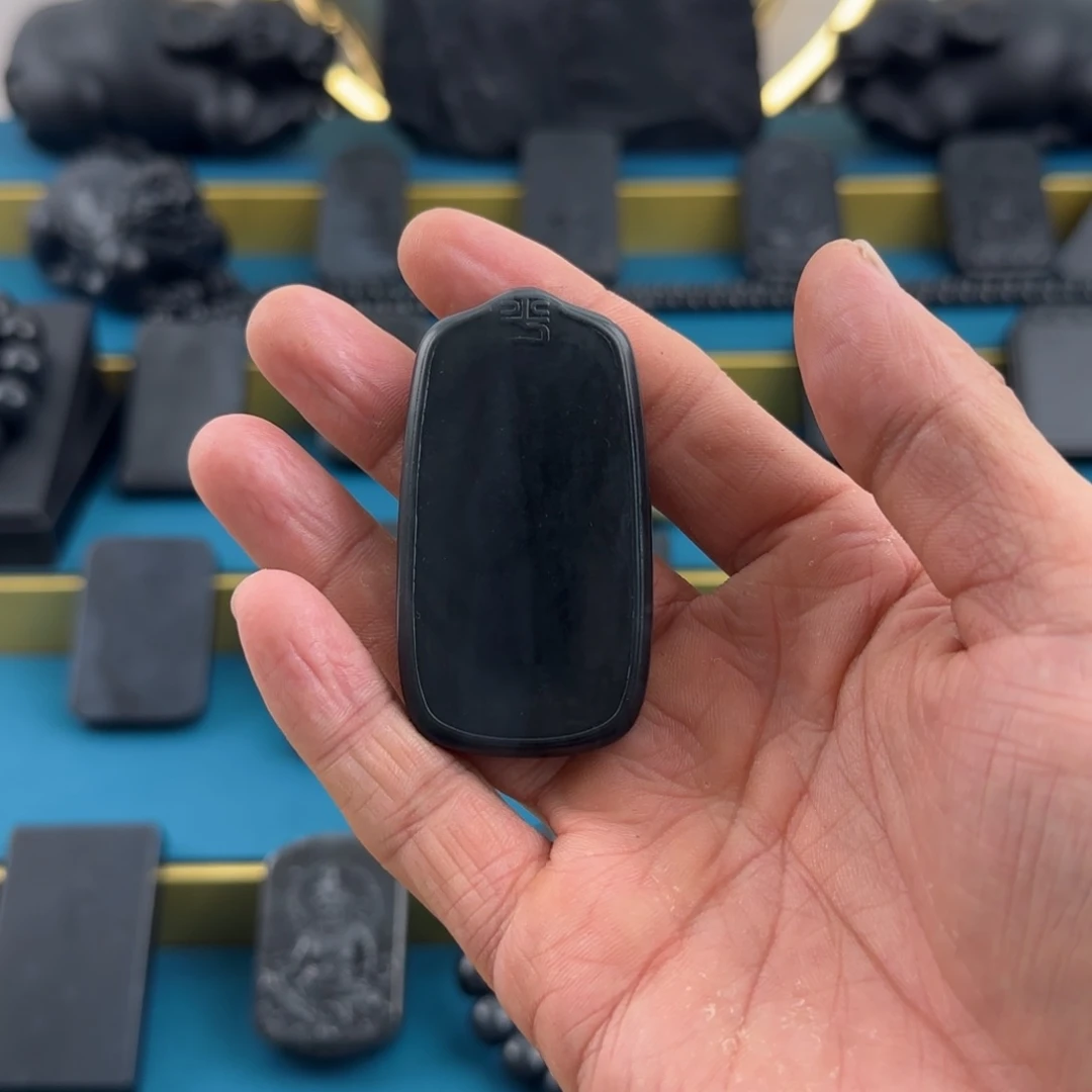 和田玉（墨玉）墨玉无事牌未镶嵌