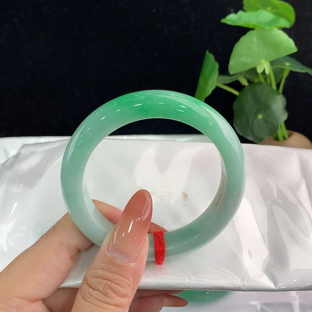 翡翠手镯未镶嵌正55.5