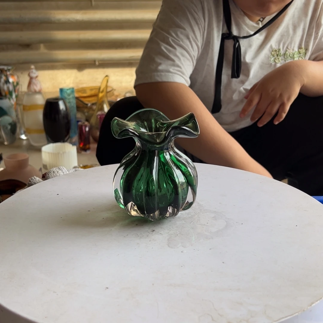 透绿色高度11琉璃花器摆件微瑕