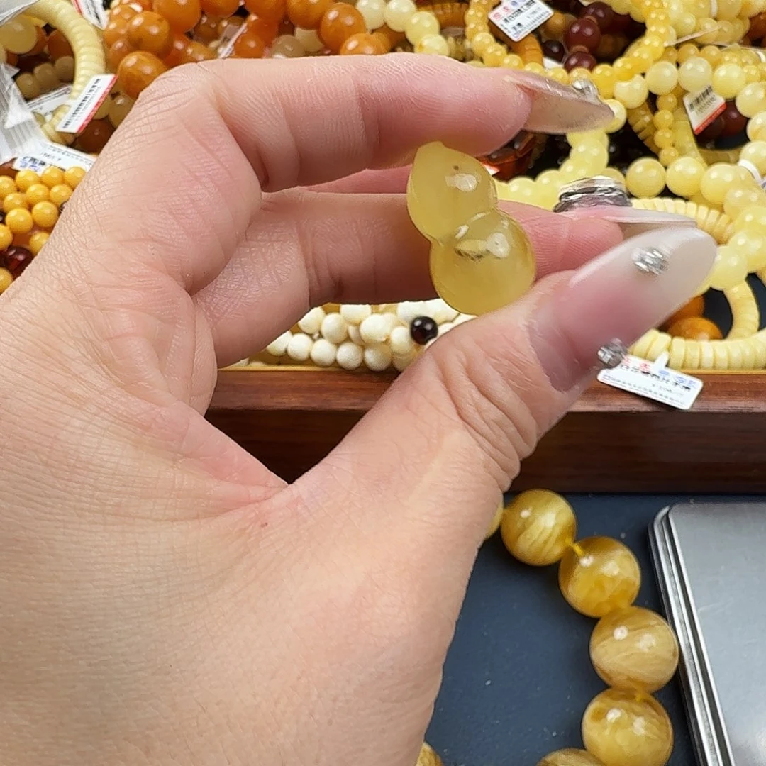 琥珀未镶嵌珠宝奇石