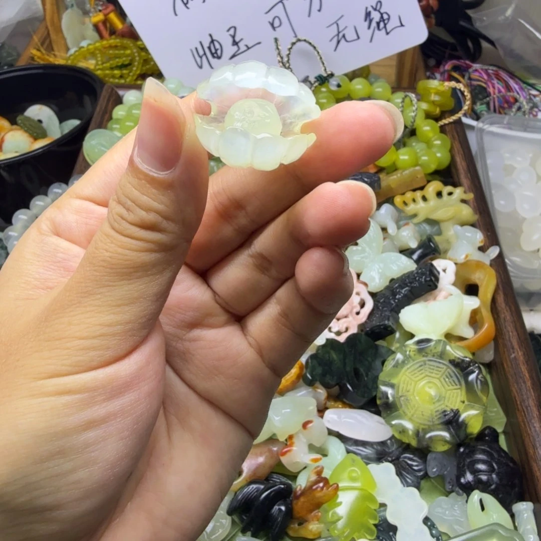 蛇纹石玉未镶嵌颈饰