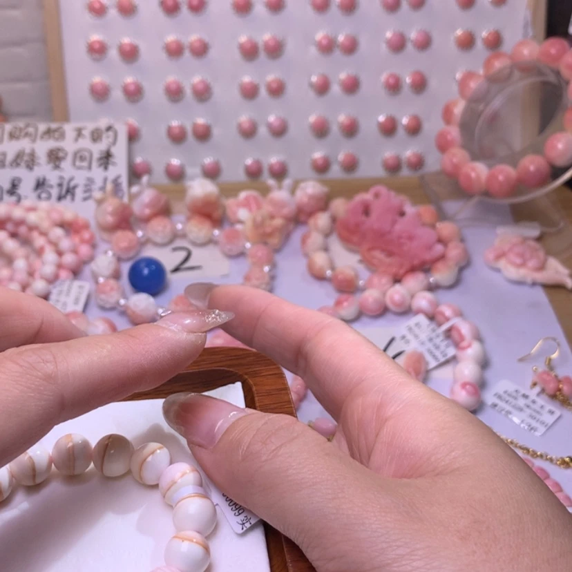 【闪购商品】查罗石颈饰合金福利