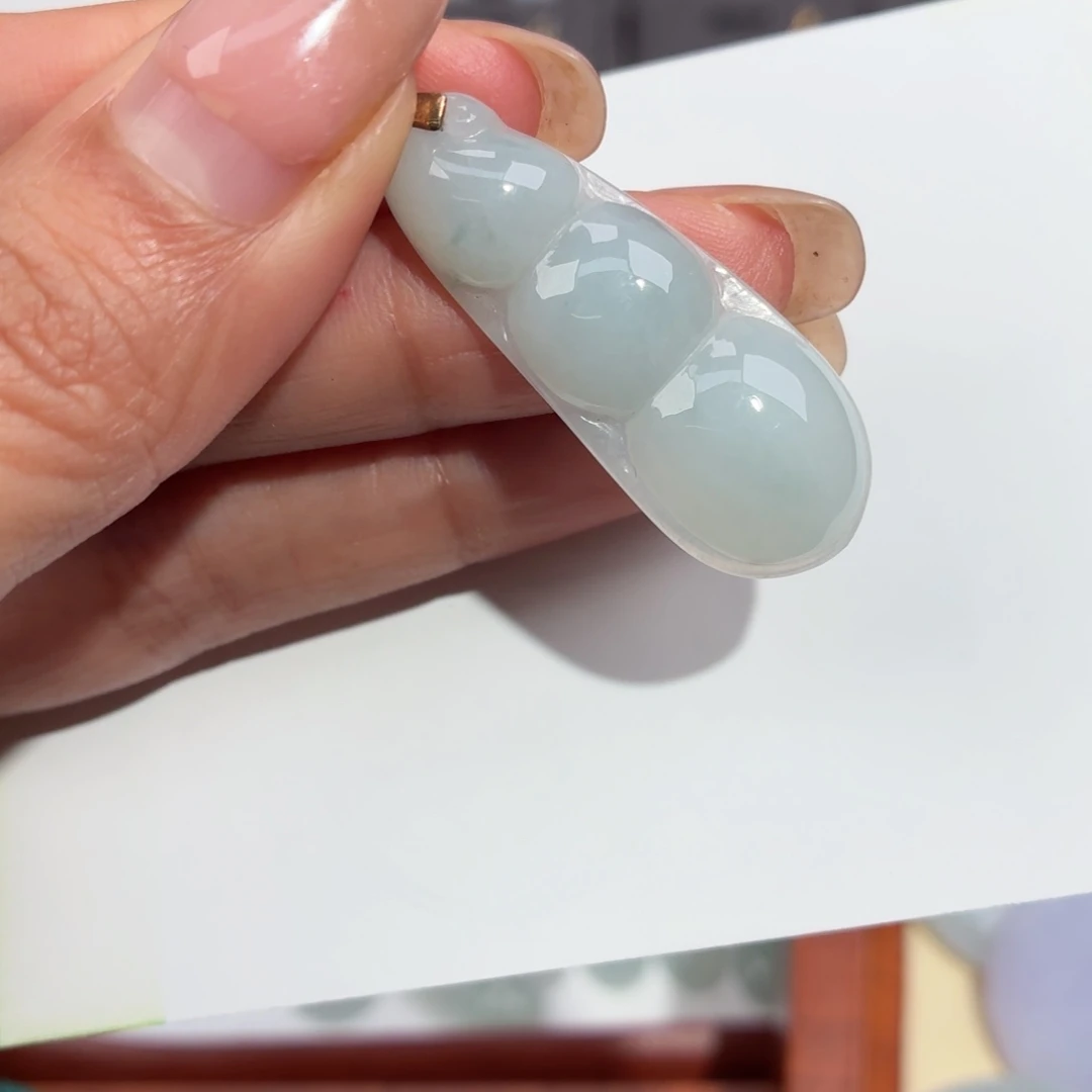 翡翠未镶嵌颈饰豆子吊坠