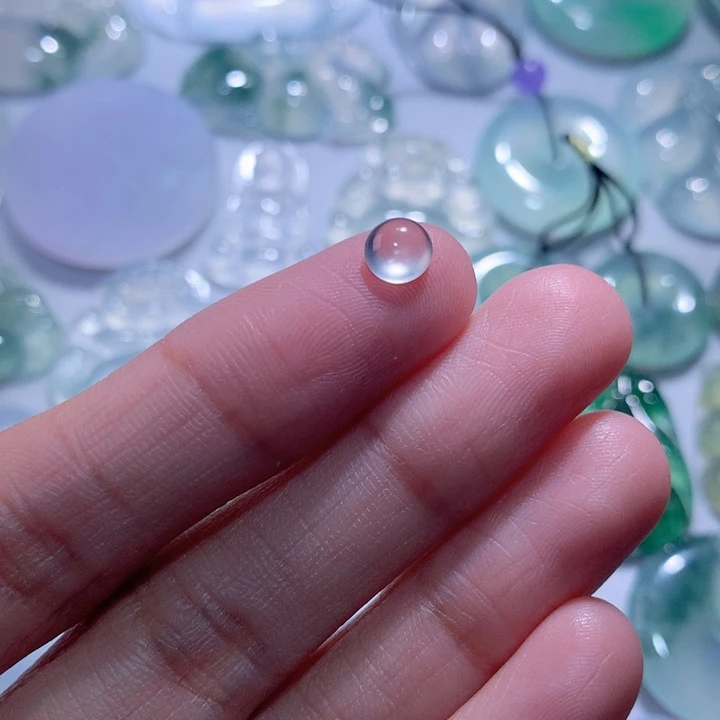 翡翠颈饰未镶嵌蛋面