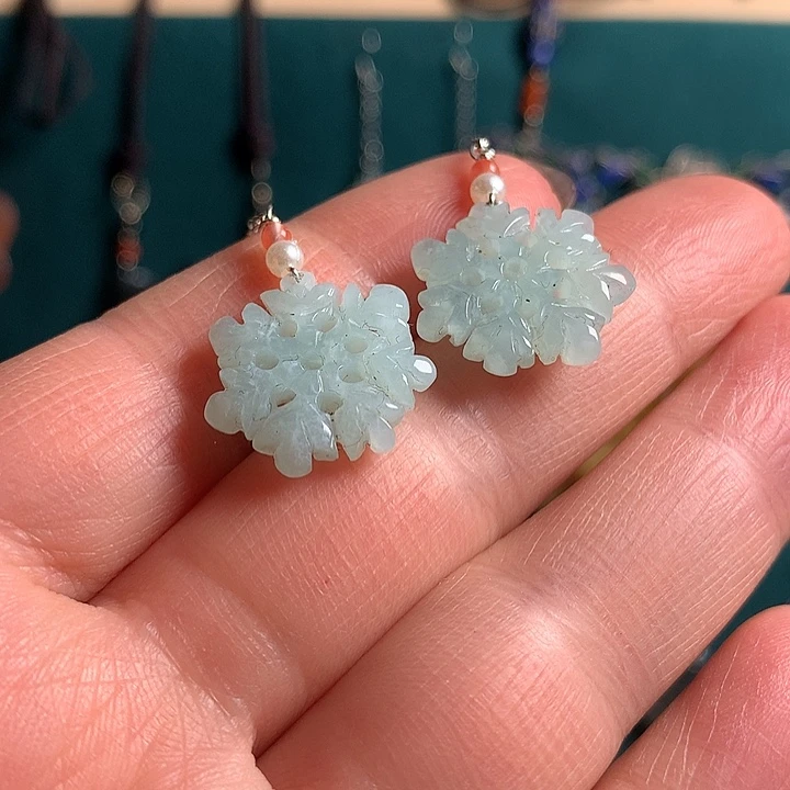 未镶嵌蛇纹石玉耳饰