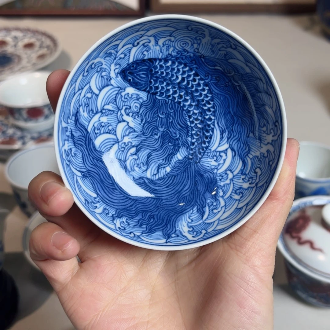 青花锦鲤普洱杯 内外满绘