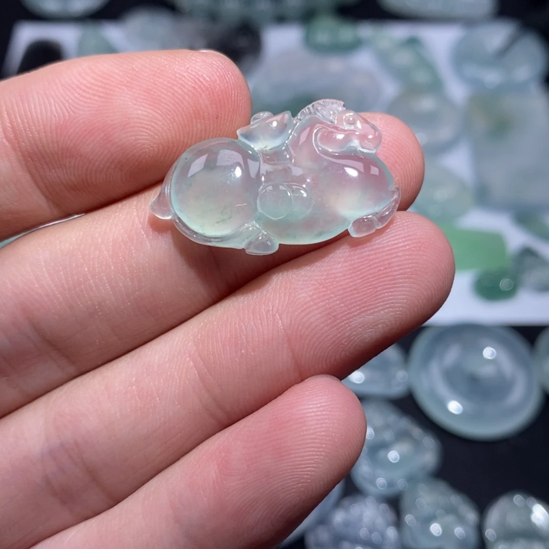 翡翠未镶嵌颈饰唐马