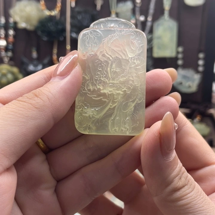 蛇纹石玉未镶嵌颈饰