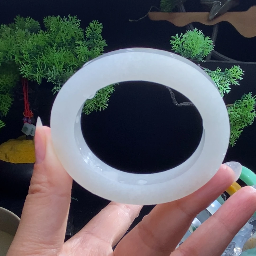 定制翡翠未镶嵌翡翠手镯