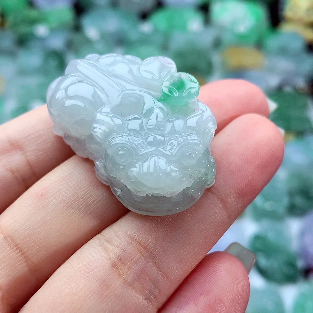 嘉***.颈饰未镶嵌翡翠翡翠