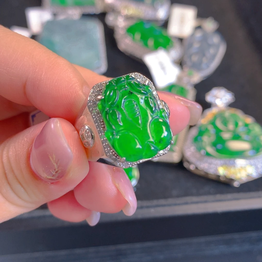 翡翠颈饰银S925镶嵌翡翠