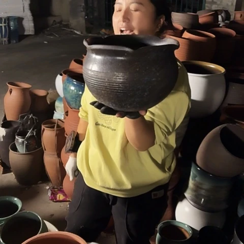 口25高18瑕疵一个盆子。